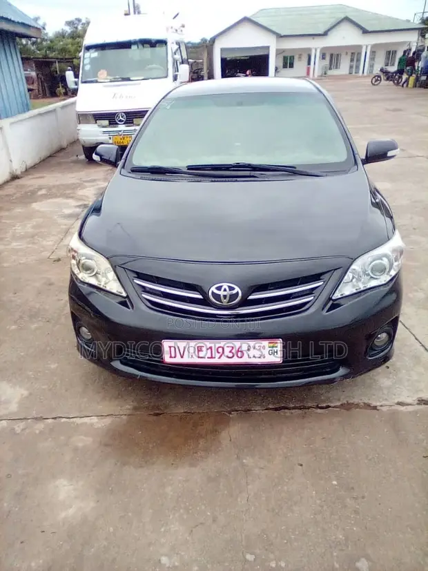 Toyota Corolla Altis 2013 Black - 1