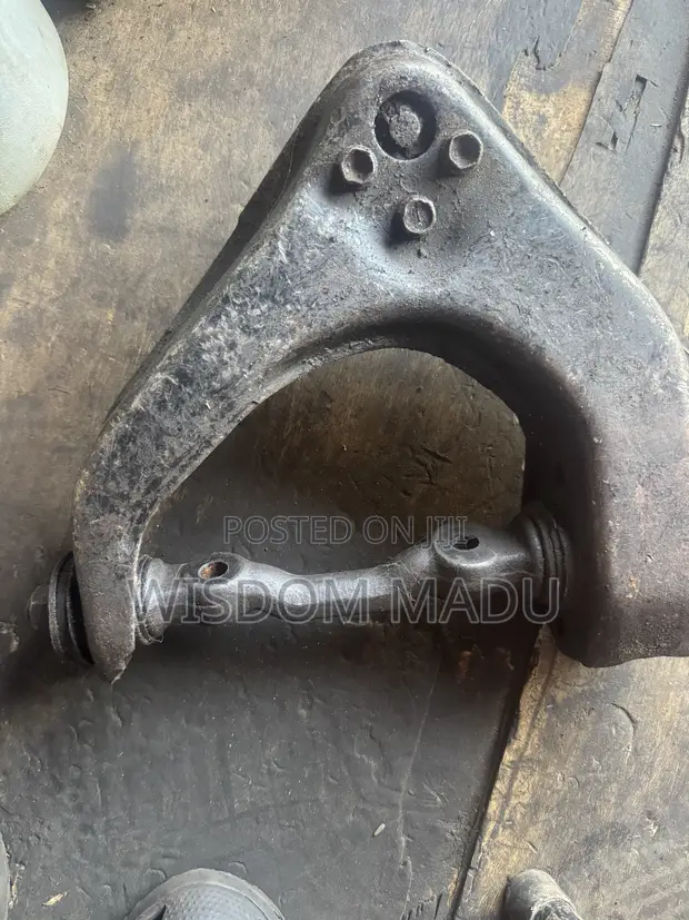 Hyundai Upper Arm H100 (Used) - 1