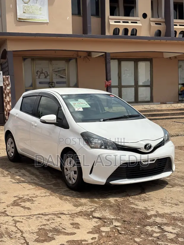 Toyota Vitz 1.3 AWD 3dr 2015 White - 1