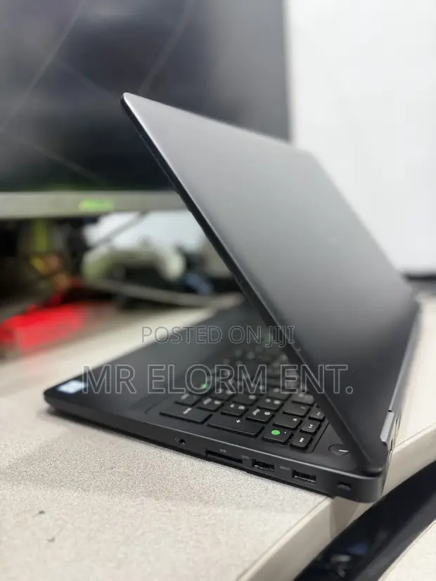 Dell Latitude 15 E5570 Laptop - Core i7, 8GB RAM, 256GB SSD - 1