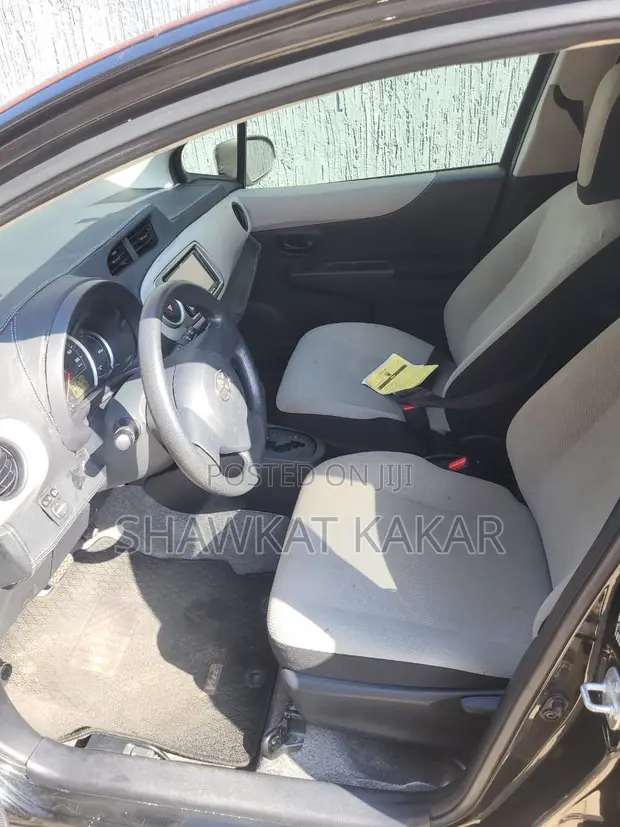 Toyota Vitz 1.3 AWD 3dr 2012 - 1