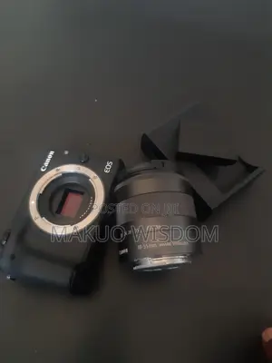 Canon EOS M3 Mirrorless Camera