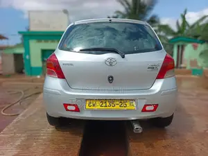 Toyota Yaris 2010 Silver