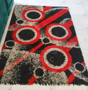 Attractive Red Centre Rug
