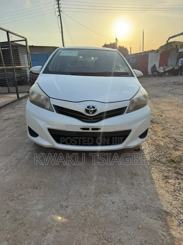 Toyota Vitz 1.5 FWD 5dr 2013 White - 1