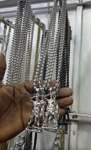 Fashion Chain - Pre-order