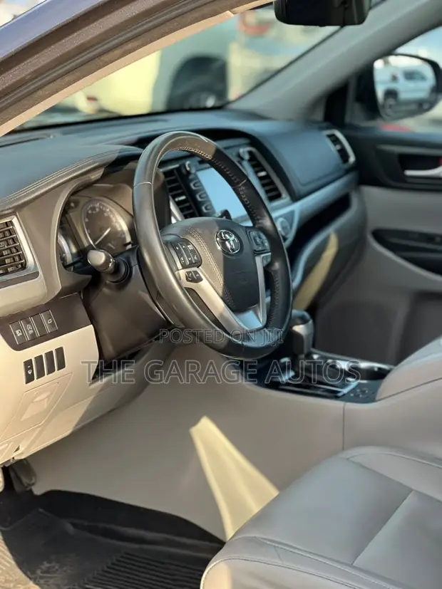 2018 Toyota Highlander XLE 4x4 V6 SUV - 1