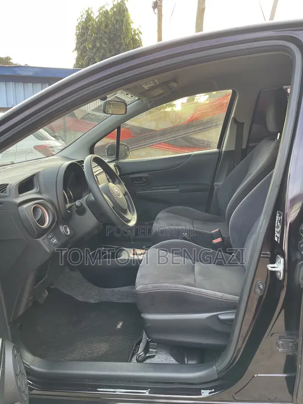 Toyota Vitz 1.3 FWD 5dr 2013 Burgundy - 1