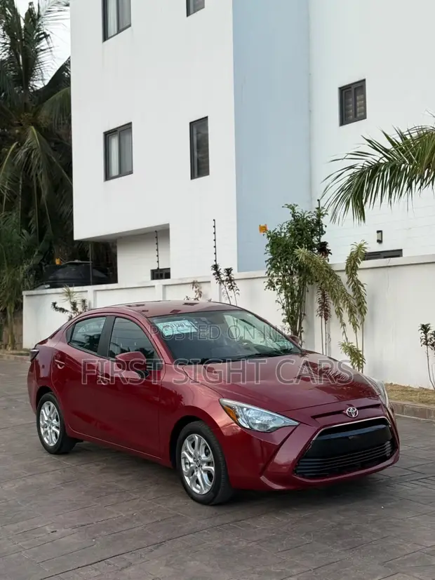 Toyota Yaris iA 1.5 FWD 2017 Red - 1