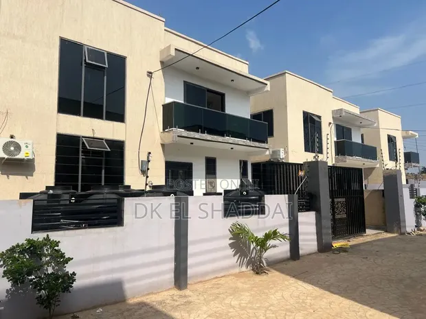 5 Bedroom House for Sale in Pokuase - 1