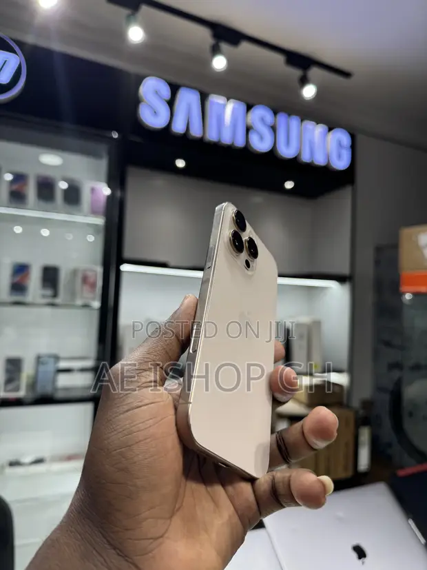 Apple iPhone 16 Pro Max 256GB - 1