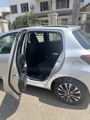 2017 Toyota Yaris L Hatchback 5dr Silver