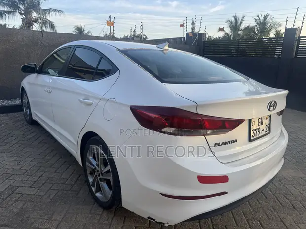 Hyundai Elantra Limited Sedan 2017 White - 1