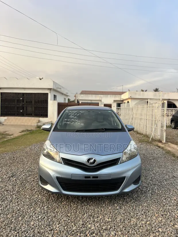 Toyota Vitz 1.3 AWD 3dr 2013 Blue - 1