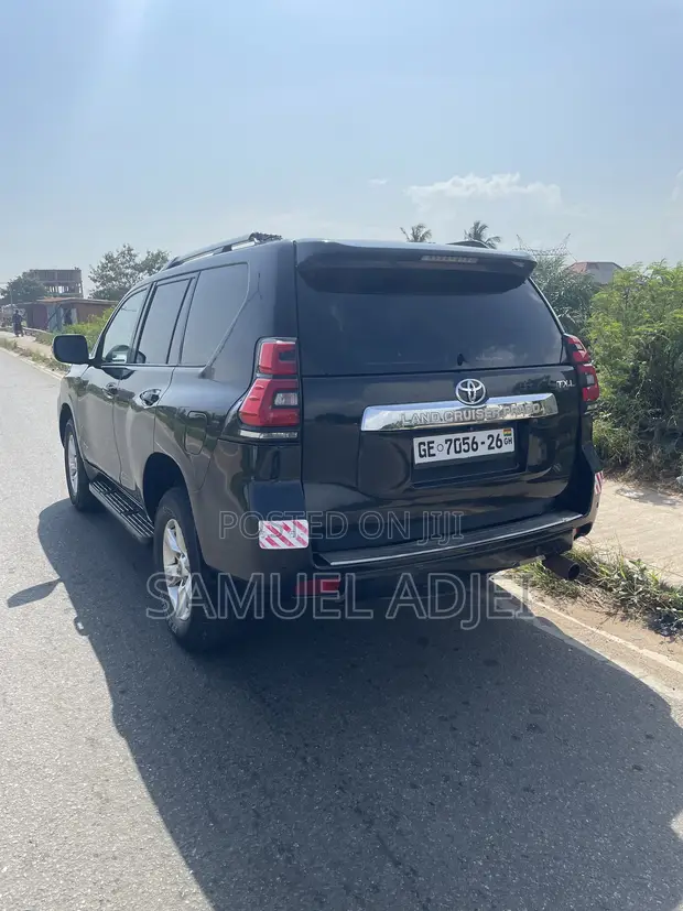 Toyota Land Cruiser Prado 2012 Black - 1