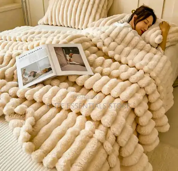 High Quality Fluffy Bedsheet Set with 2 Pillow Cases - 1