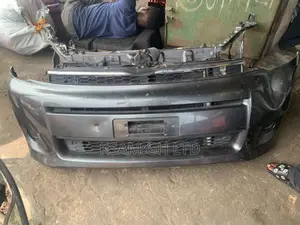 Toyota Voxy 2013 Front Cut