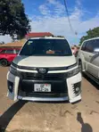 Toyota Voxy X 2WD 8-Seater 2017 White - 3