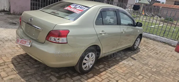 Toyota Belta 2008 Beige - 1
