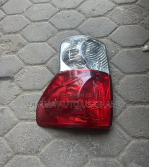 Toyota Tundra Tail Light (2007-2012, 2014)