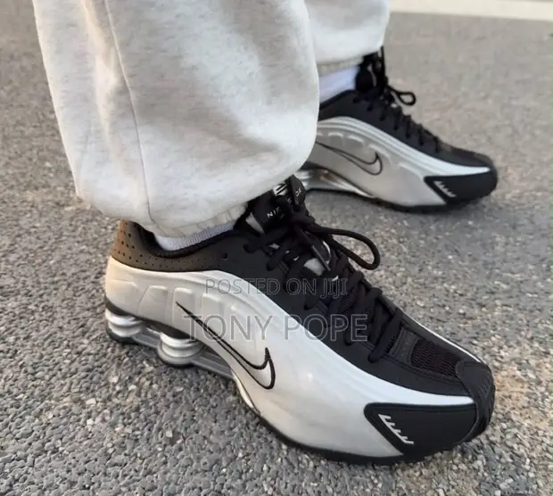 Nike Shox R4 Sneakers - 1