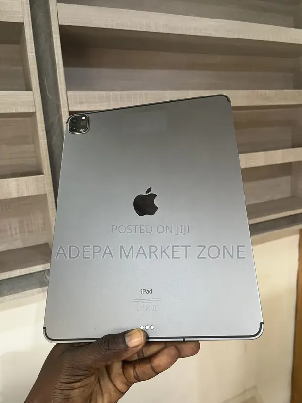 Apple iPad Pro 12.9 (2022) 256GB Gray - 1