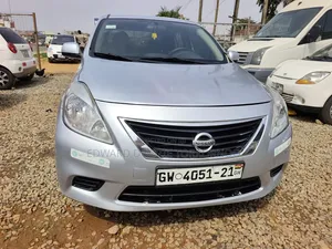 Nissan Versa 2015 Silver