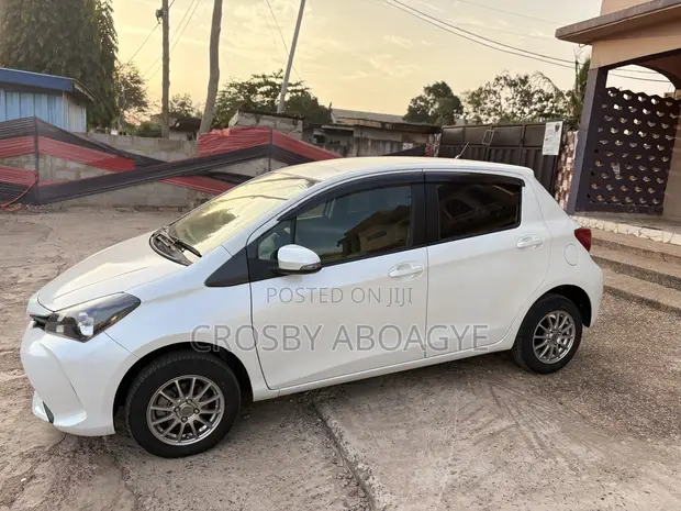 Toyota Vitz 1.3 AWD 5dr 2015 White - 1