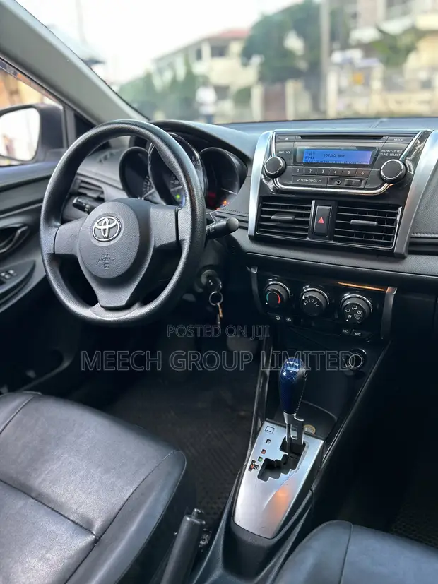 Toyota Yaris 2016 Silver - 1