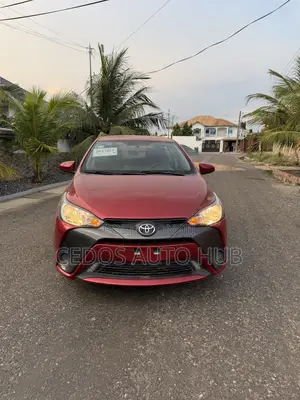 Toyota Yaris L Hatchback 2018 Burgundy