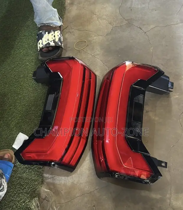 Toyota Tundra 2024-2025 Tail Light Pair - 1