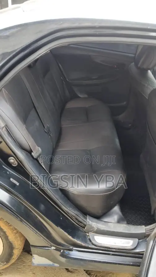 Toyota Corolla Base 2010 Black Sedan - 1