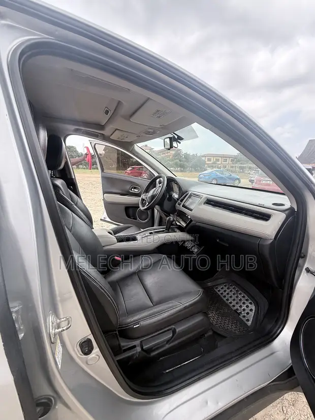 Honda HR-V EX AWD 2017 Silver - 1