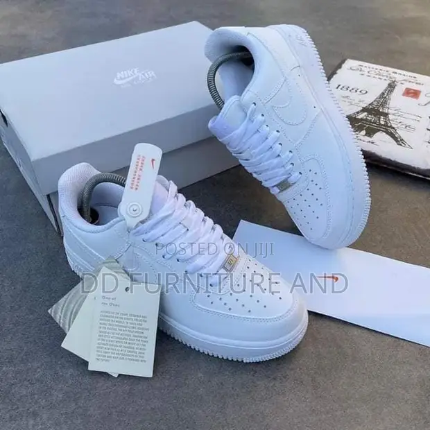Nike Air Force 1 Low (Triple White) - 1