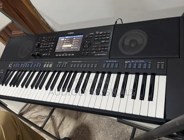 Yamaha PSR SX920 61-Keys Arranger Workstation Keyboard - 1