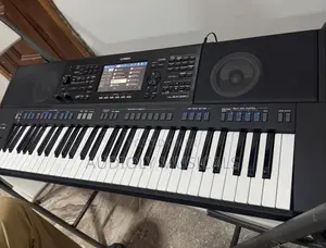 Yamaha PSR SX920 61-Keys Arranger Workstation Keyboard