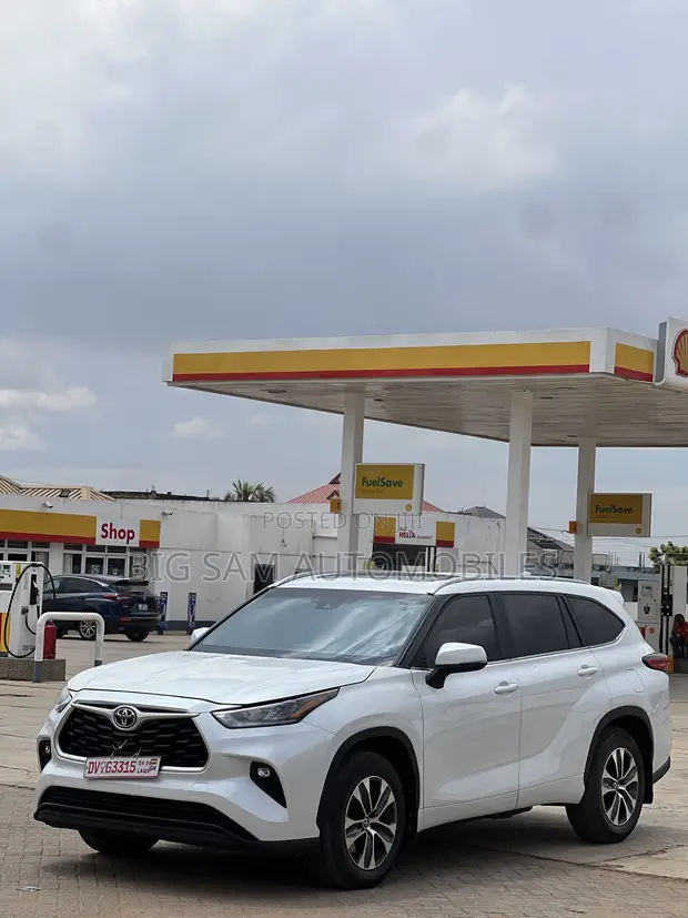 Toyota Highlander XLE 2022 White - 1