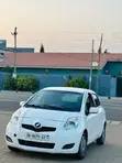 Toyota Vitz 2010 White - 4