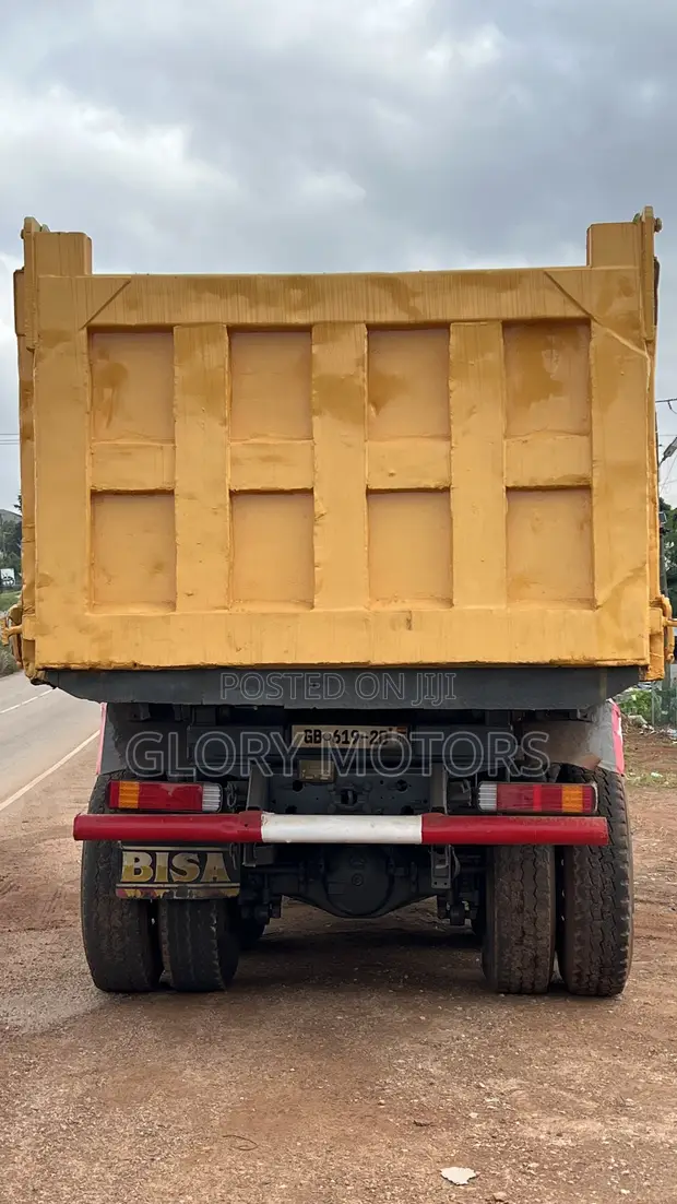 CNHTC Howo 20 Cubic Dump Truck - 1