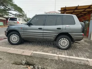 Toyota RAV4 Base 4x4 1997