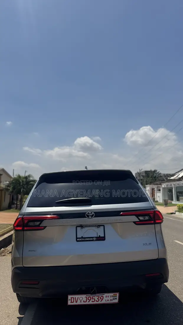 Toyota Highlander XLE AWD 2024 Silver - 1