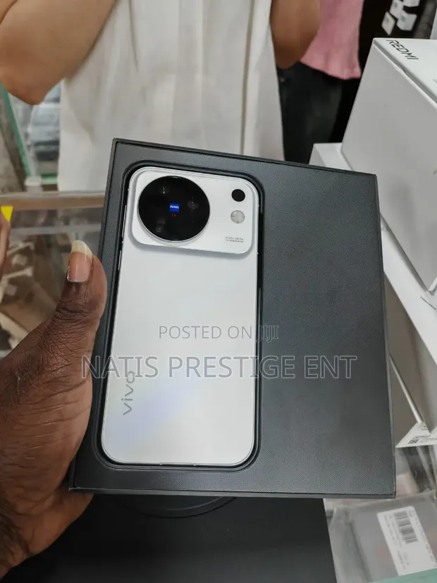 New Vivo X500 512GB White - 1
