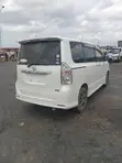 Toyota Voxy 2013 White - 2
