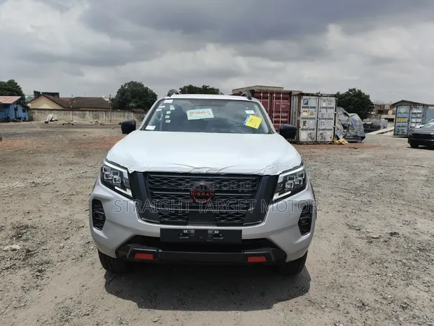 New Nissan Navara 2025 Silver - 1