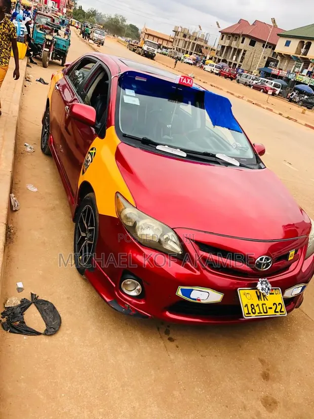 Toyota Corolla 2012 Red - 1