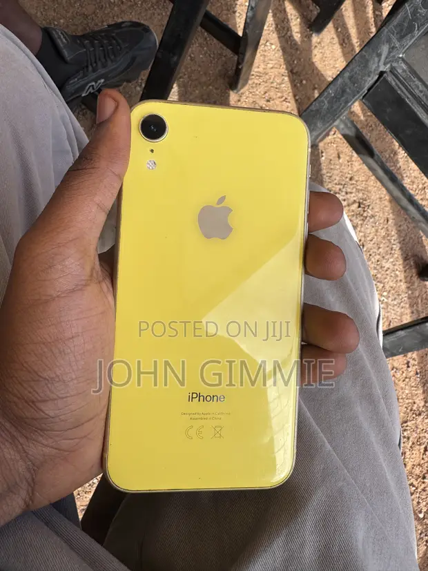 Apple iPhone XR 64GB Yellow - 1