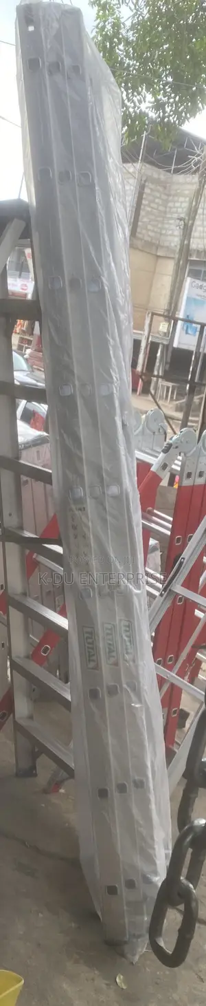 Total 9x3 Aluminium Extension Ladder