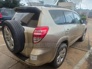 Toyota RAV4 2.5 SUV 2010 Beige