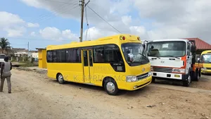 Hyundai County Bus 2015 - Yellow