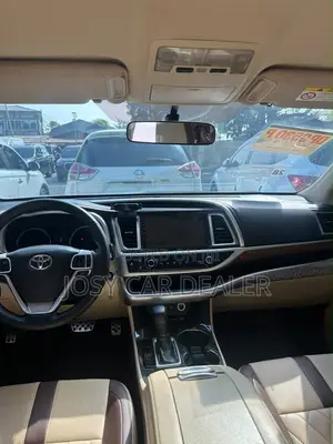 2020 Toyota Highlander XLE FWD SUV